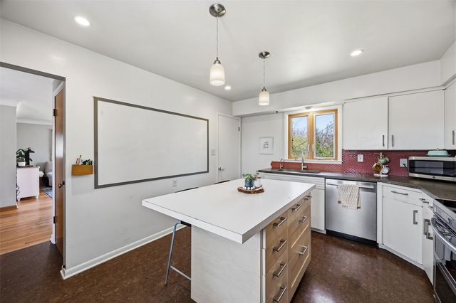 1472 Parkwood Drive SE, Cedar Rapids, IA 52403