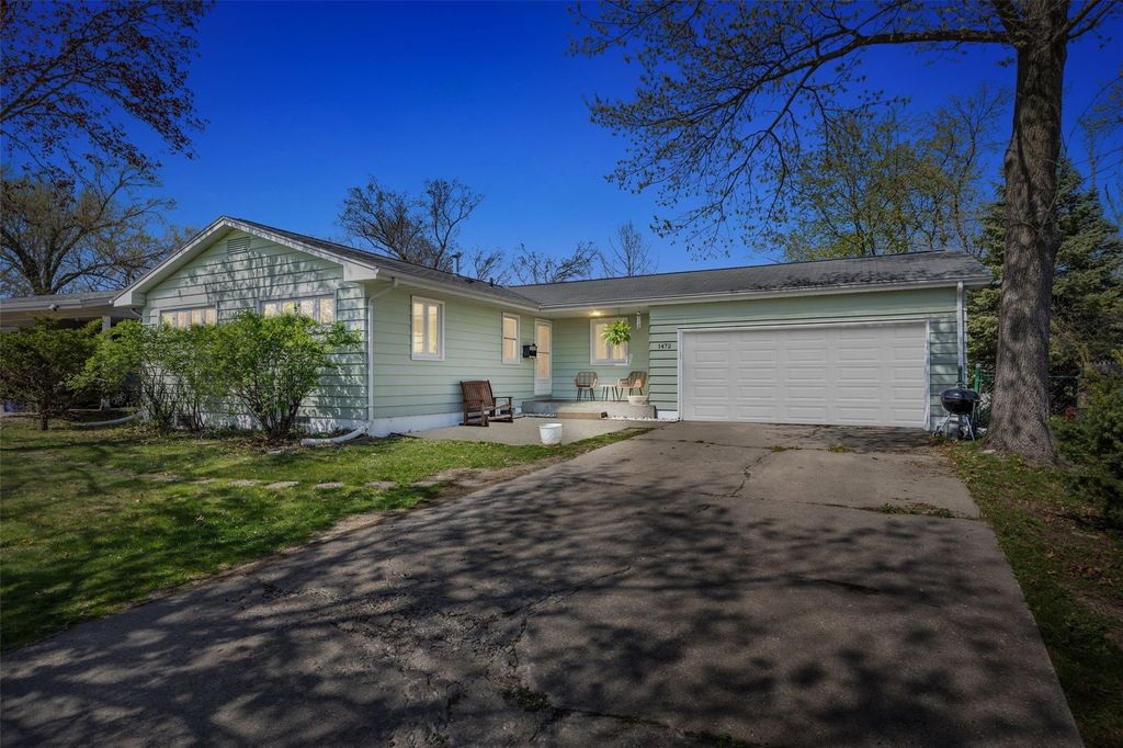 1472 Parkwood Drive SE, Cedar Rapids, IA 52403
