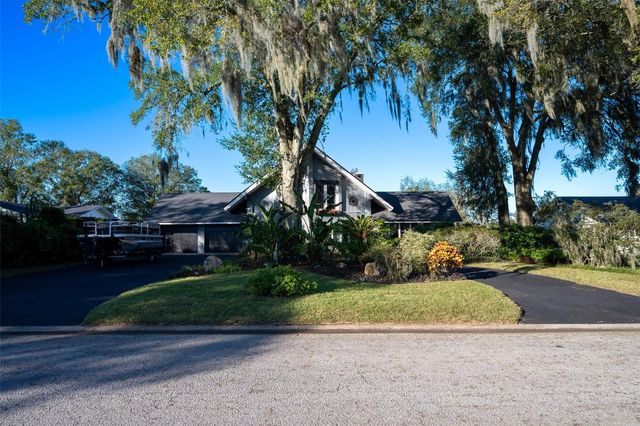 9807 WEDGEWOOD LANE, Leesburg, FL 34788