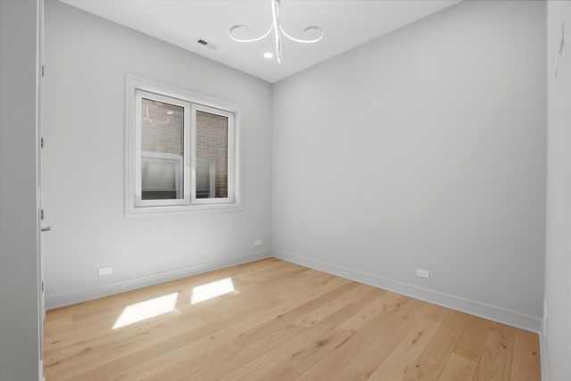4444 N Greenview Avenue, Chicago, IL 60640