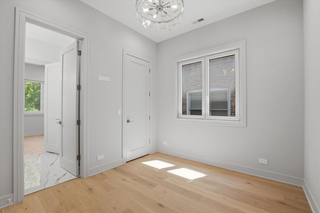 4444 N Greenview Avenue, Chicago, IL 60640