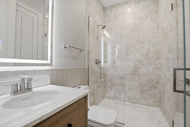 4444 N Greenview Avenue, Chicago, IL 60640