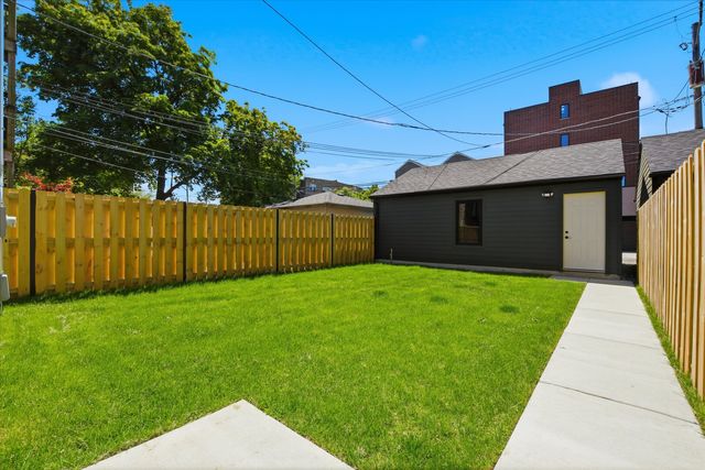 4444 N Greenview Avenue, Chicago, IL 60640