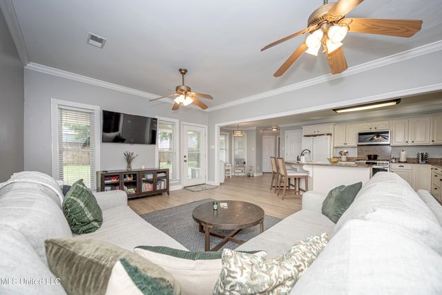 7321 Ieke Circle, Diamondhead, MS 39525