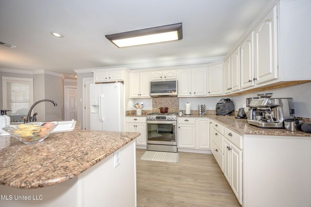 7321 Ieke Circle, Diamondhead, MS 39525