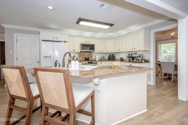 7321 Ieke Circle, Diamondhead, MS 39525