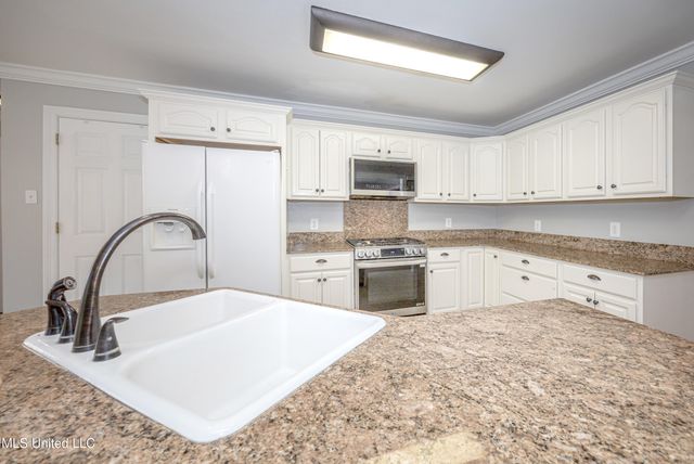 7321 Ieke Circle, Diamondhead, MS 39525