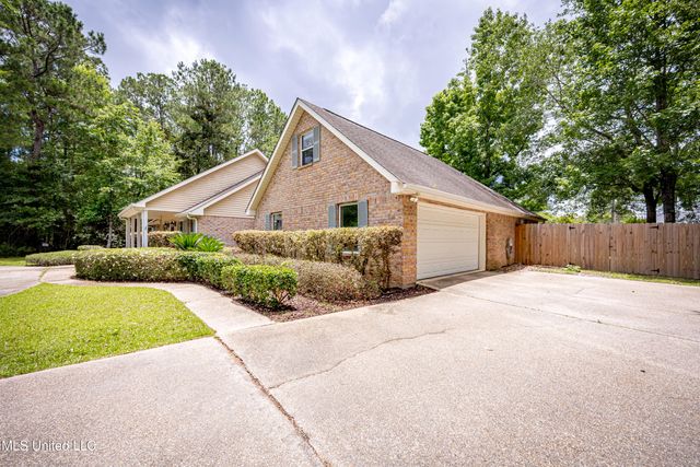 7321 Ieke Circle, Diamondhead, MS 39525
