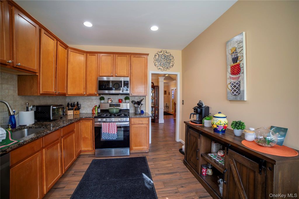 10 Bainbridge Place 704, Newburgh, NY 12550 — photo 5