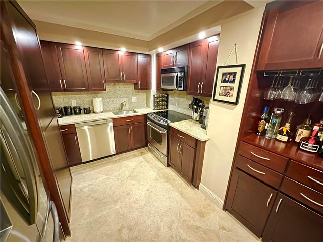 1 Las Olas Circle 605, Fort Lauderdale, FL 33316