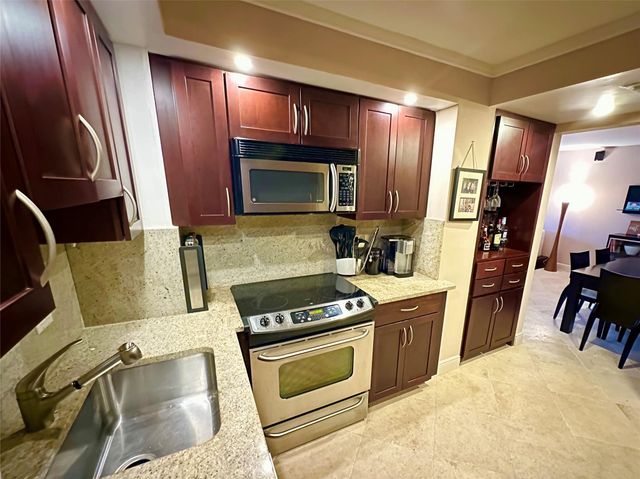 1 Las Olas Circle 605, Fort Lauderdale, FL 33316