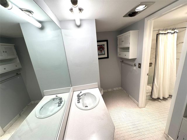 1 Las Olas Circle 605, Fort Lauderdale, FL 33316