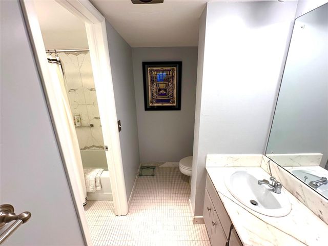 1 Las Olas Circle 605, Fort Lauderdale, FL 33316