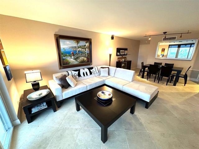 1 Las Olas Circle 605, Fort Lauderdale, FL 33316