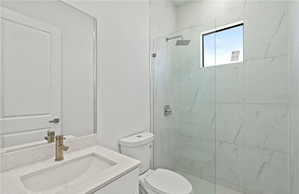 Image 18 of property listing at 3927 NW 40TH TERRACE, Cape Coral, FL 33993