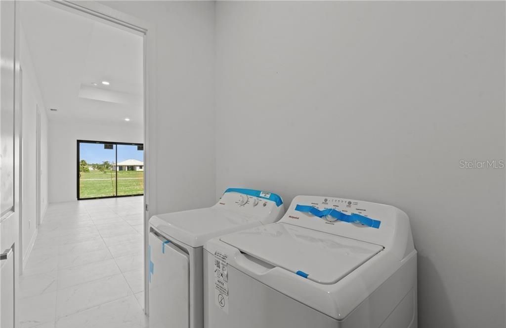 Image 25 of property listing at 3927 NW 40TH TERRACE, Cape Coral, FL 33993