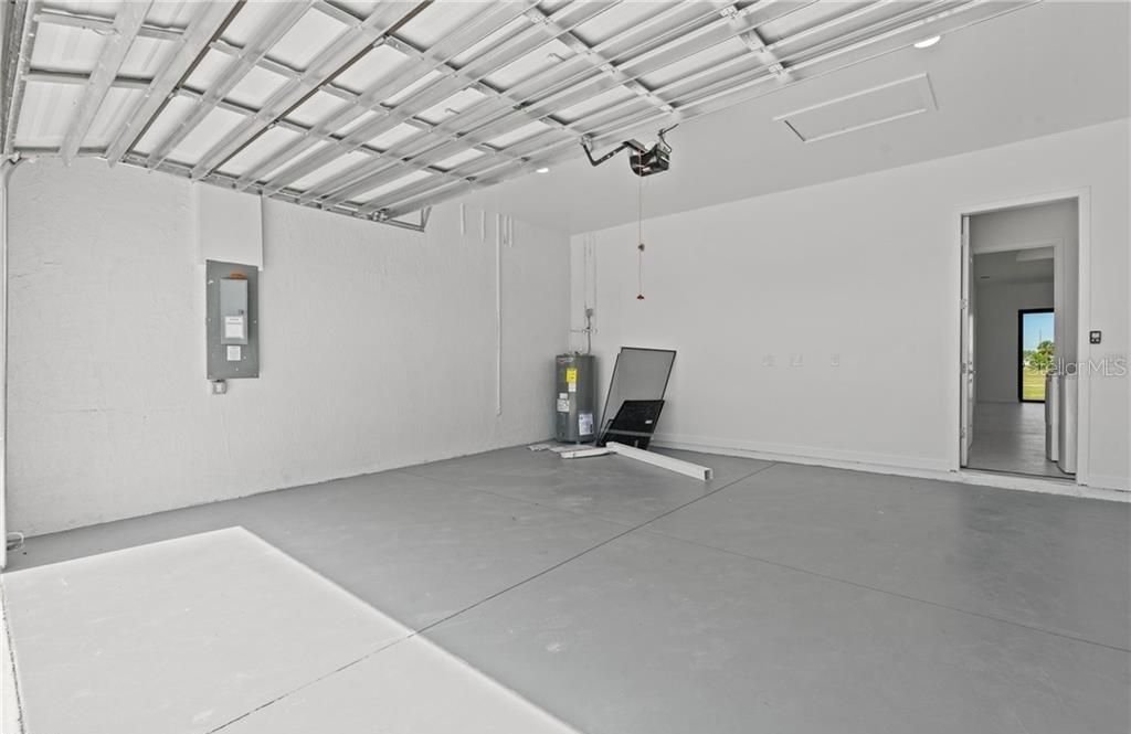 Image 26 of property listing at 3927 NW 40TH TERRACE, Cape Coral, FL 33993