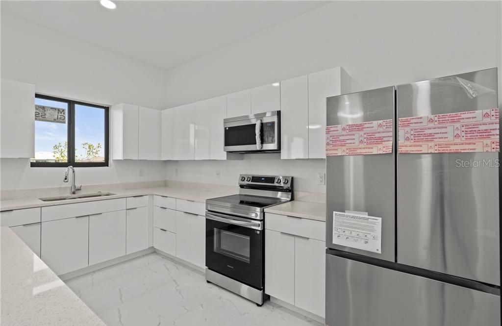 Image 9 of property listing at 3927 NW 40TH TERRACE, Cape Coral, FL 33993