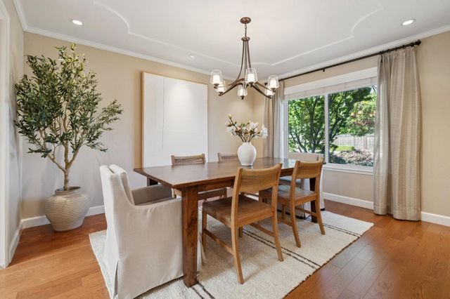 100 Yerba Santa Avenue, Los Altos, CA 94022