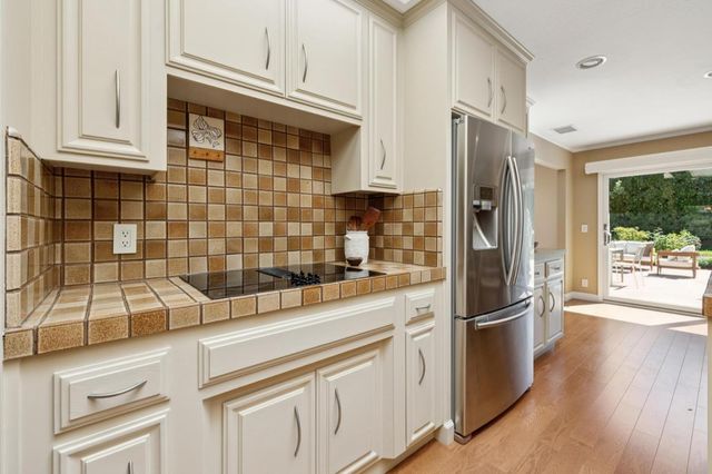 100 Yerba Santa Avenue, Los Altos, CA 94022