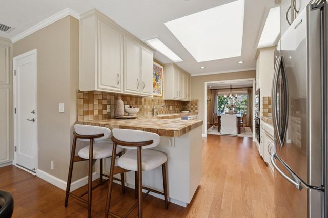 100 Yerba Santa Avenue, Los Altos, CA 94022