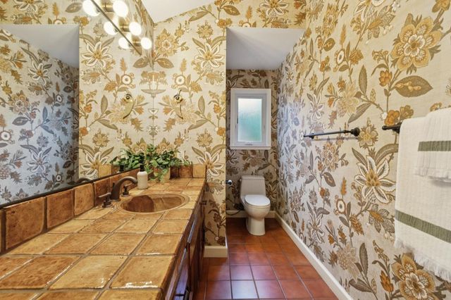 100 Yerba Santa Avenue, Los Altos, CA 94022