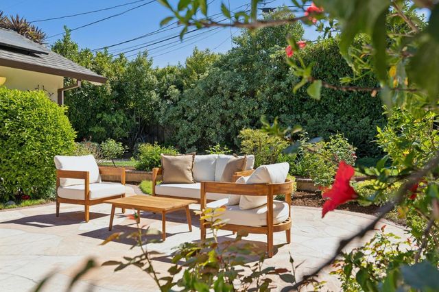 100 Yerba Santa Avenue, Los Altos, CA 94022