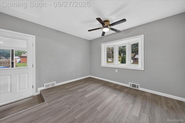 27483 Norma Drive, Warren, MI 48093