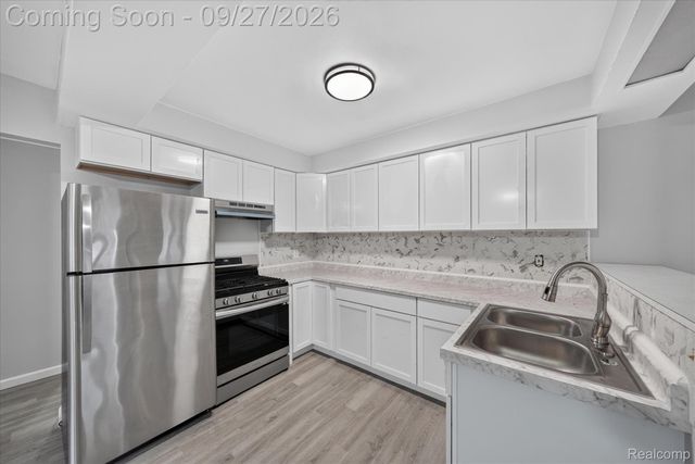 27483 Norma Drive, Warren, MI 48093