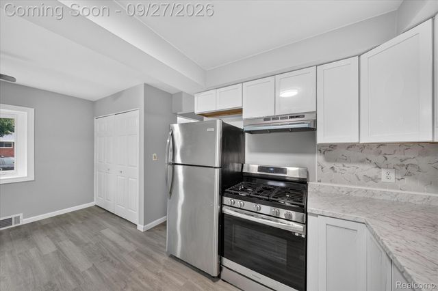 27483 Norma Drive, Warren, MI 48093