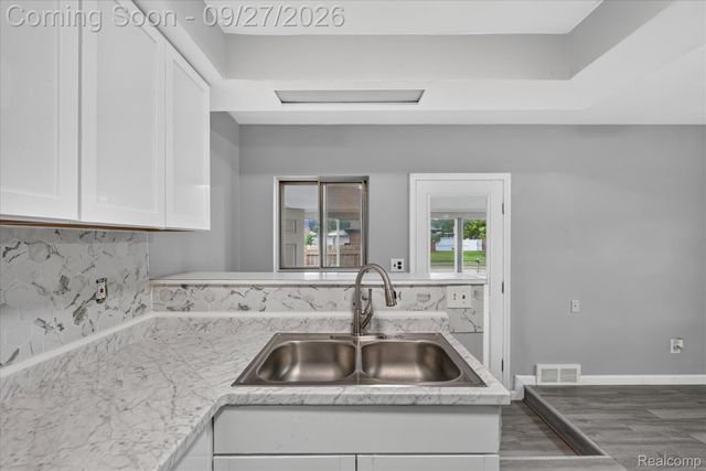 27483 Norma Drive, Warren, MI 48093