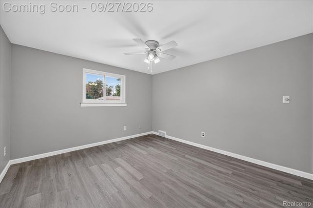 27483 Norma Drive, Warren, MI 48093