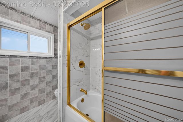 27483 Norma Drive, Warren, MI 48093