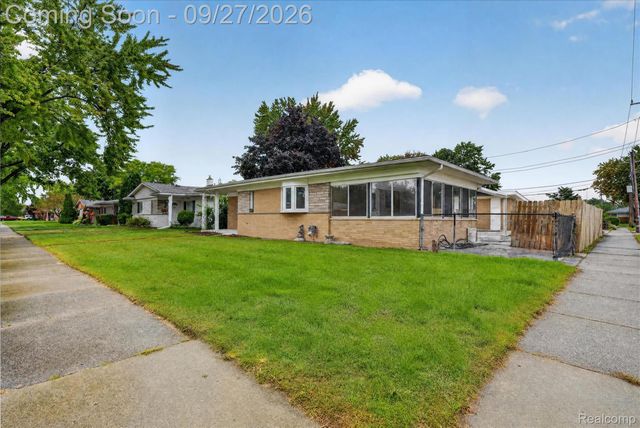 27483 Norma Drive, Warren, MI 48093