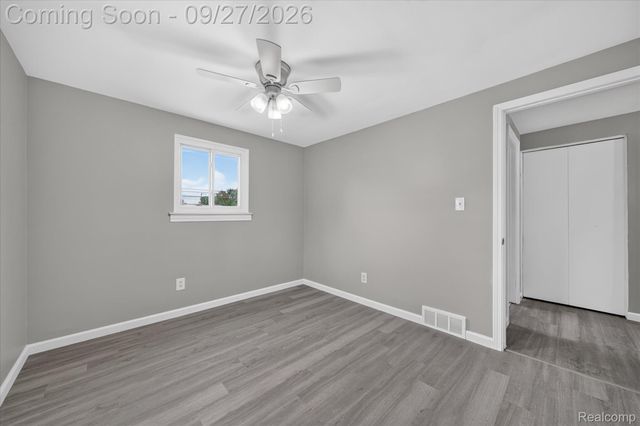 27483 Norma Drive, Warren, MI 48093