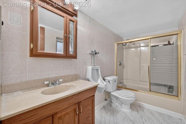 27483 Norma Drive, Warren, MI 48093