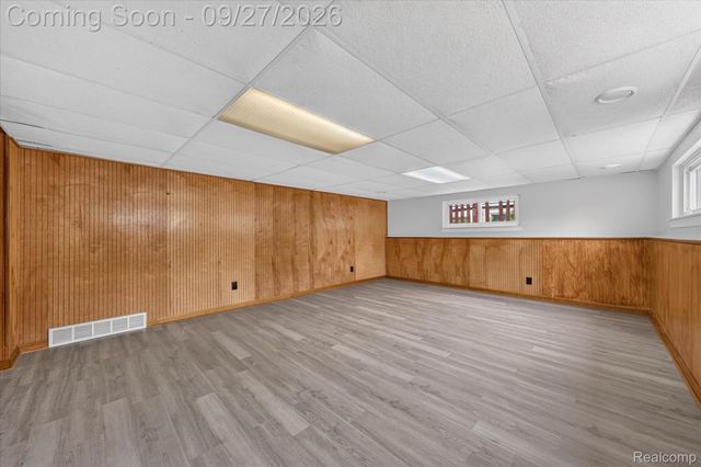 27483 Norma Drive, Warren, MI 48093