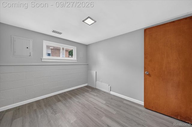 27483 Norma Drive, Warren, MI 48093