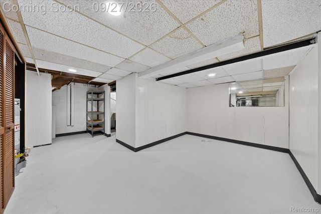 27483 Norma Drive, Warren, MI 48093