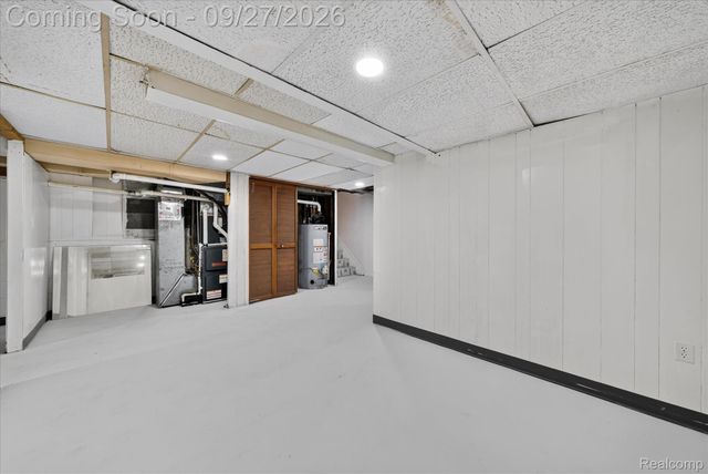 27483 Norma Drive, Warren, MI 48093