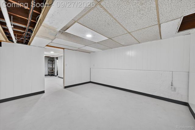 27483 Norma Drive, Warren, MI 48093