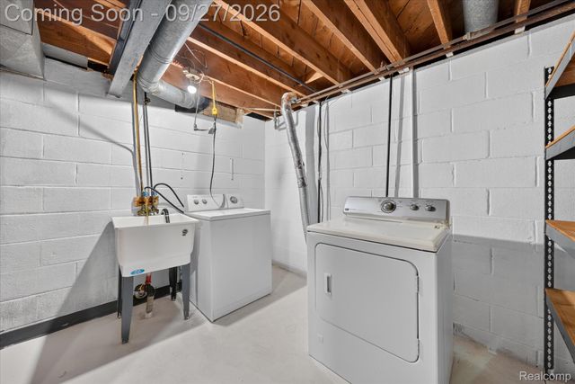 27483 Norma Drive, Warren, MI 48093