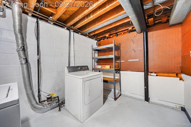 27483 Norma Drive, Warren, MI 48093