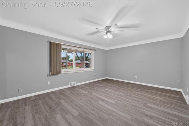 27483 Norma Drive, Warren, MI 48093