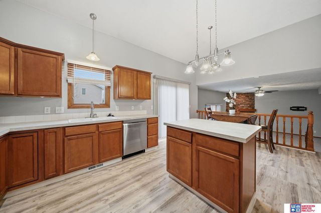 7920 S 59th Street, Lincoln, NE 68516