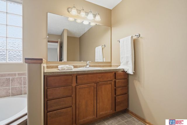 7920 S 59th Street, Lincoln, NE 68516