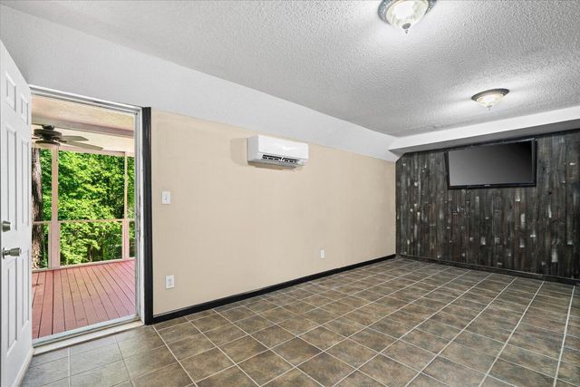 604 Pine Oaks Drive, Tunnel Hill, GA 30755