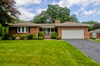27 Chestnut Hill, South Hadley, MA 01075