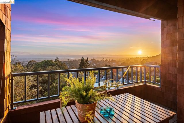 32 Sereno Circle, Oakland, CA 94619