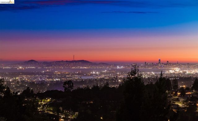 32 Sereno Circle, Oakland, CA 94619